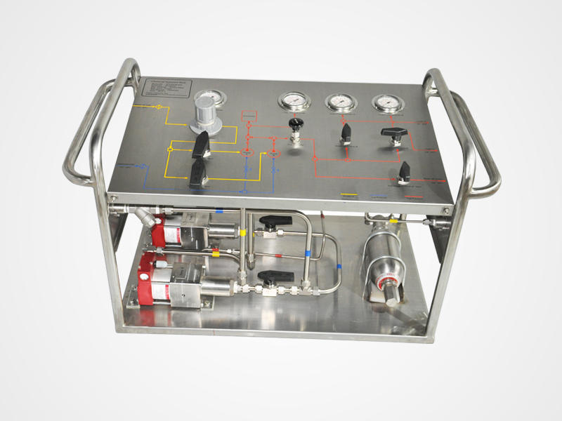 Hydrostatic Water Test Pump With A Accumulator